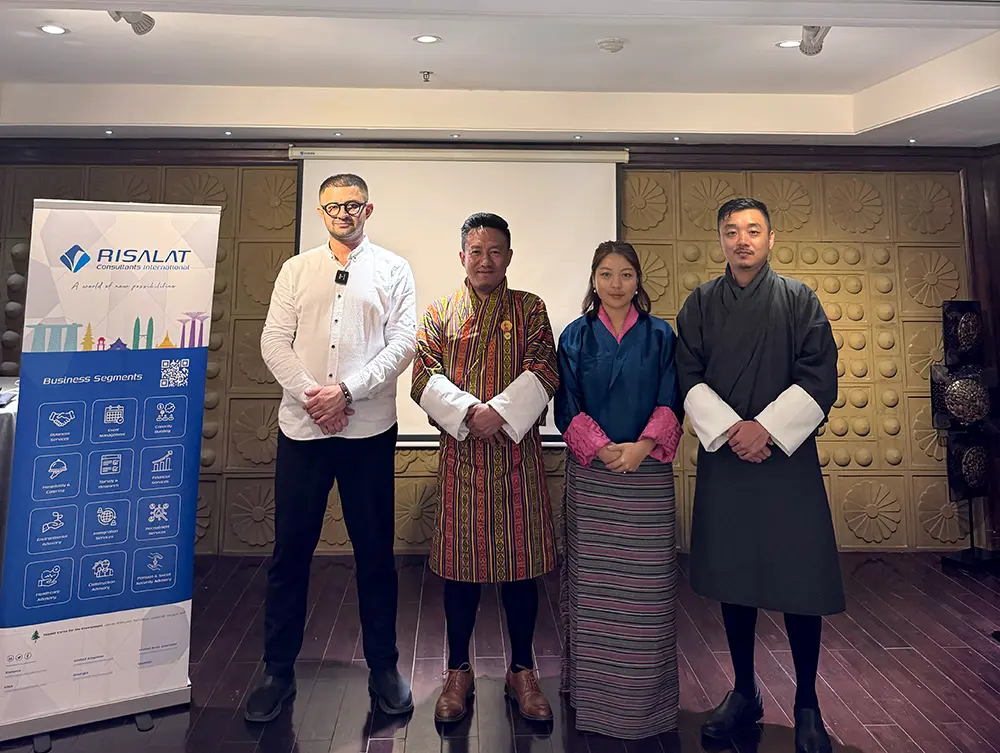 Group photo at Research Methodology training in Hanoi, featuring diverse participants.
